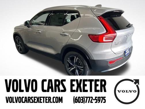 2025 Volvo XC40 B5 Core Bright Theme