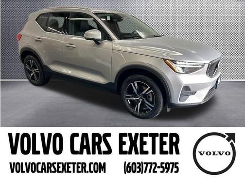 2025 Volvo XC40 B5 Core Bright Theme