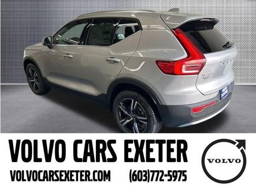 2025 Volvo XC40 B5 Core Bright Theme