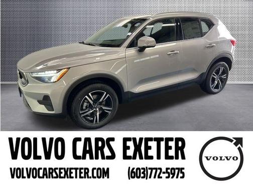 2025 Volvo XC40 B5 Core Bright Theme