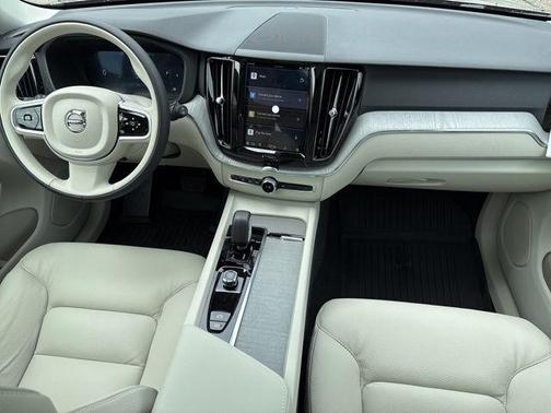 2025 Volvo XC60 B5 Plus