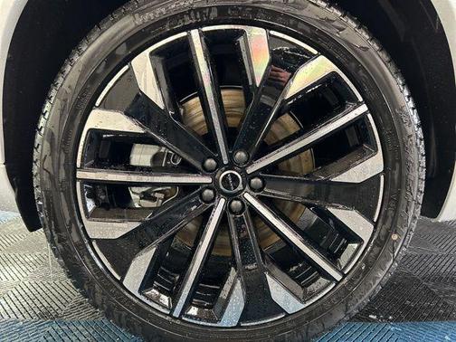 2025 Volvo XC90 Plug-In Hybrid T8 Plus 7-Seater