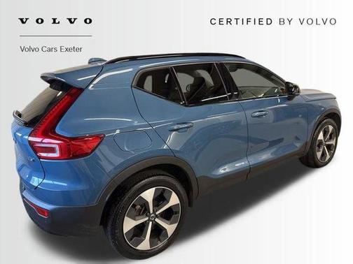 2023 Volvo XC40 B5 Plus Dark Theme