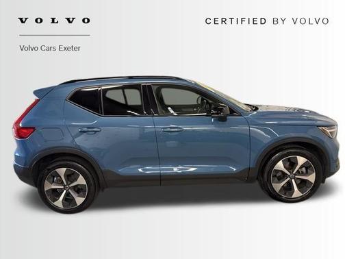 2023 Volvo XC40 B5 Plus Dark Theme