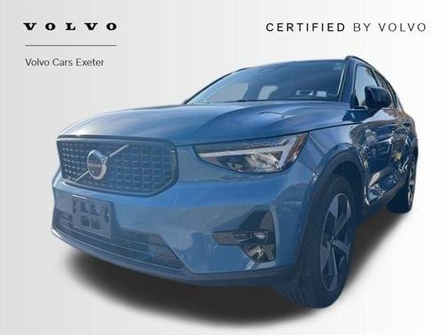 2023 Volvo XC40 B5 Plus Dark Theme