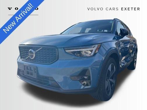 2023 Volvo XC40 B5 Plus Dark Theme