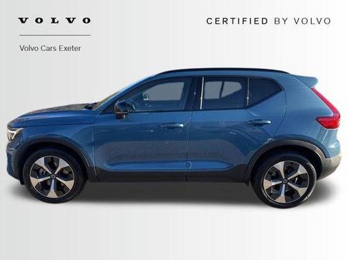 2023 Volvo XC40 B5 Plus Dark Theme