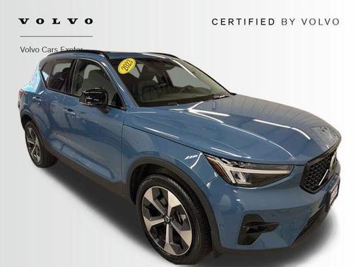2023 Volvo XC40 B5 Plus Dark Theme
