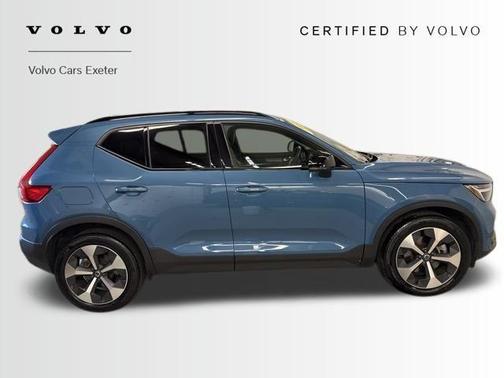 2023 Volvo XC40 B5 Plus Dark Theme