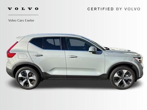 2025 Volvo XC40 B5 Core Bright Theme