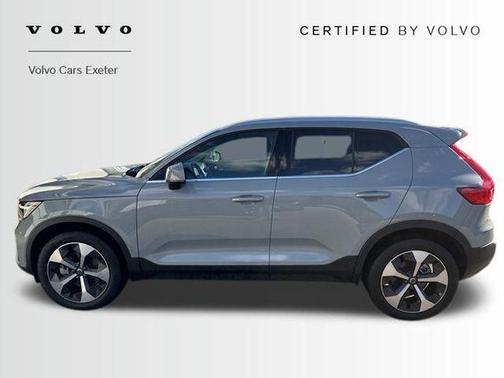 2025 Volvo XC40 B5 Core Bright Theme