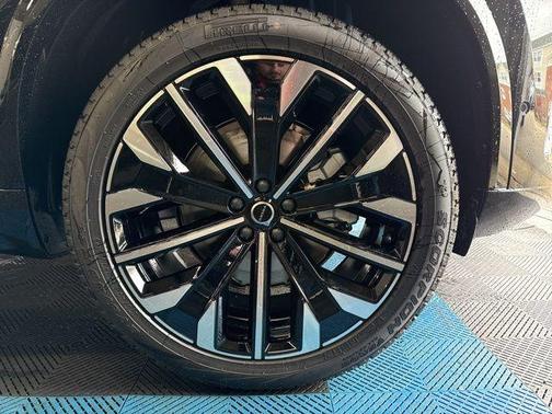 2025 Volvo XC90 B5 Plus 7-Seater