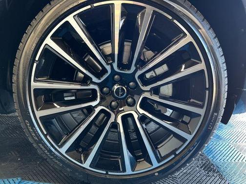 2025 Volvo XC90 B6 Ultra