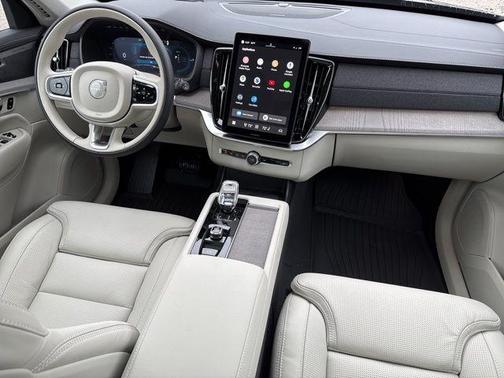 2025 Volvo XC90 Plug-In Hybrid T8 Ultra 7-Seater