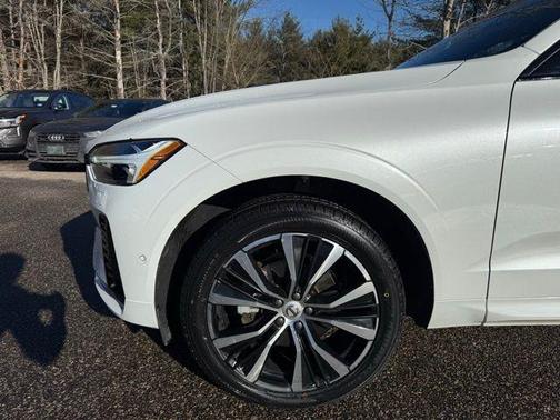 2023 Volvo XC60 B5 Plus Dark Theme