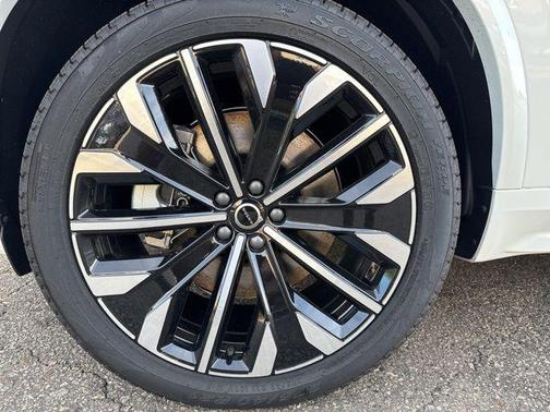 2025 Volvo XC90 Plug-In Hybrid T8 Ultra 7-Seater