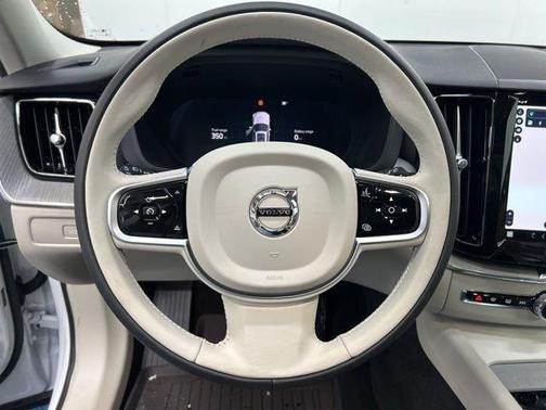 2025 Volvo XC60 Plug-In Hybrid T8 Plus