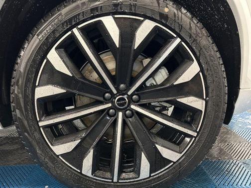 2025 Volvo XC90 B6 Plus 7-Seater