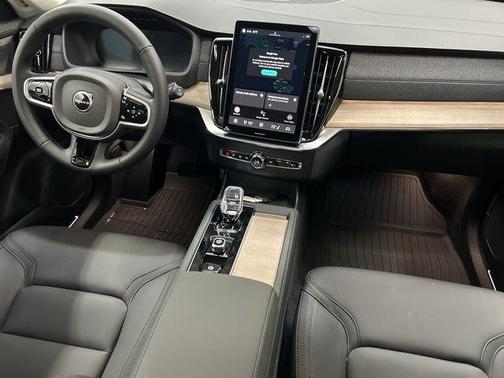 2025 Volvo XC90 B6 Plus 7-Seater