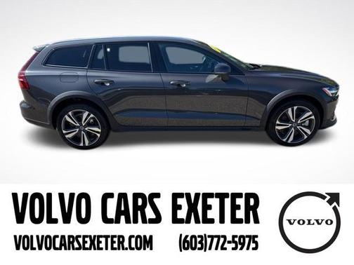 2025 Volvo V60 Cross Country B5 Plus