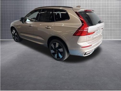 2025 Volvo XC60 Plug-In Hybrid T8 Plus