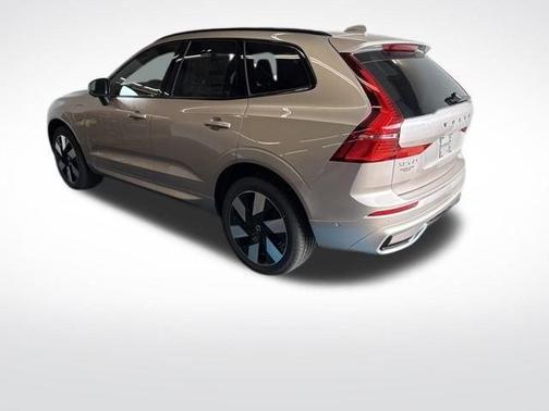 2025 Volvo XC60 Plug-In Hybrid T8 Plus