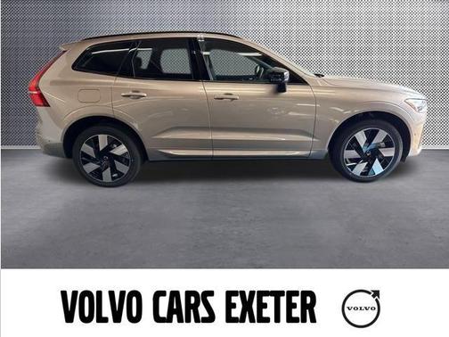 2025 Volvo XC60 Plug-In Hybrid T8 Plus