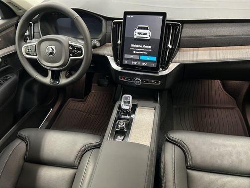 2025 Volvo XC90 Plug-In Hybrid T8 Ultra 7-Seater