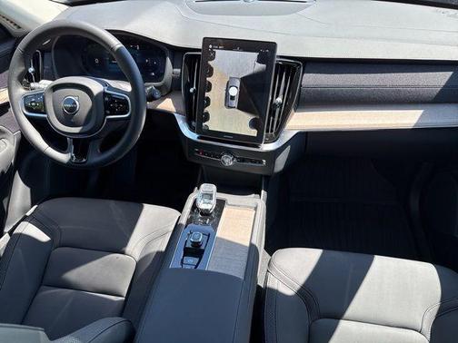 2025 Volvo XC90 B6 Plus 7-Seater