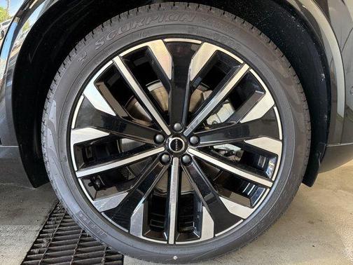 2025 Volvo XC90 B6 Plus 7-Seater