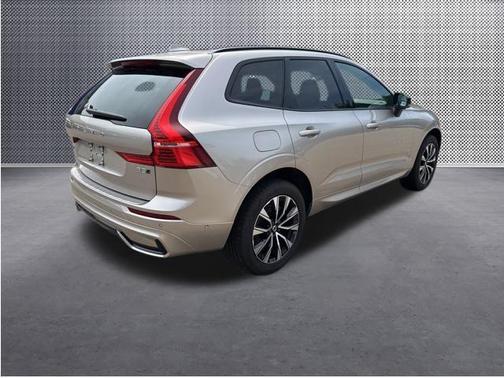 2023 Volvo XC60 B5 Plus Dark Theme