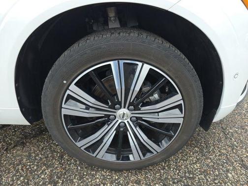 2023 Volvo XC60 B5 Ultimate Bright Theme