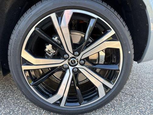 2025 Volvo XC60 Plug-In Hybrid T8 Ultra