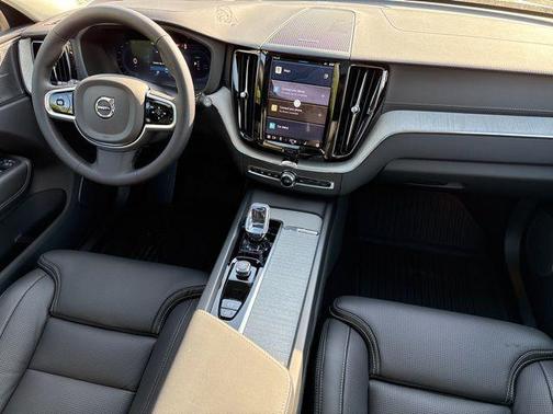 2025 Volvo XC60 Plug-In Hybrid T8 Ultra