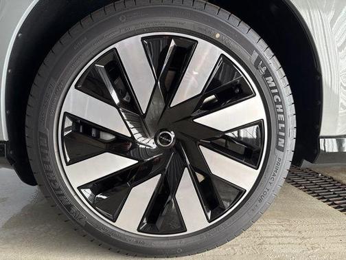 2025 Volvo EX90 Twin Motor Plus