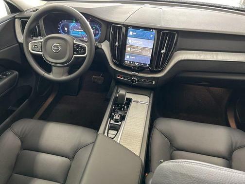 2025 Volvo XC60 Plug-In Hybrid T8 Plus