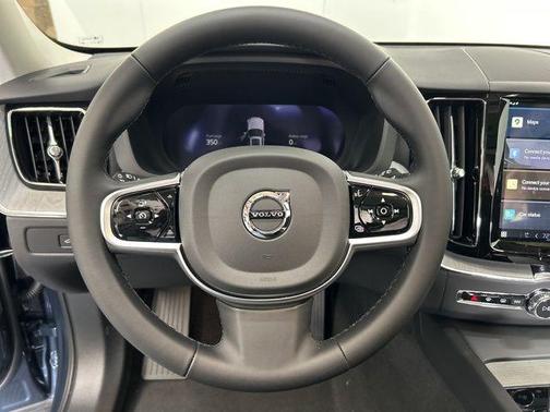2025 Volvo XC60 Plug-In Hybrid T8 Plus