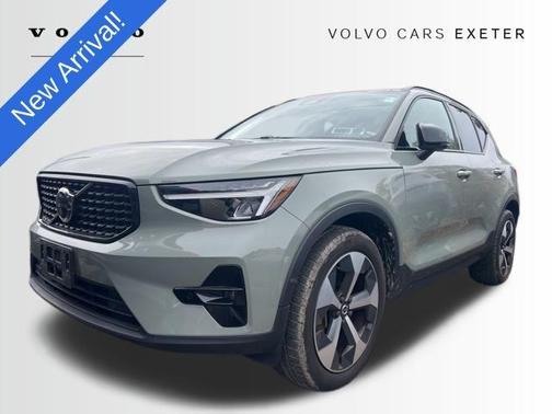 2023 Volvo XC40 B5 Plus Dark Theme