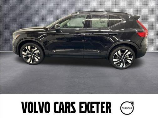 2025 Volvo XC40 B5 Plus Dark Theme
