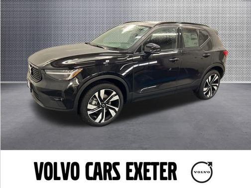 2025 Volvo XC40 B5 Plus Dark Theme