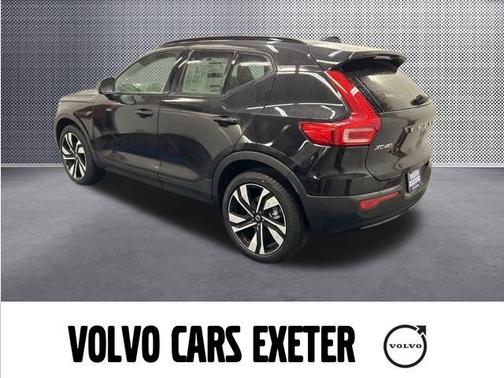 2025 Volvo XC40 B5 Plus Dark Theme