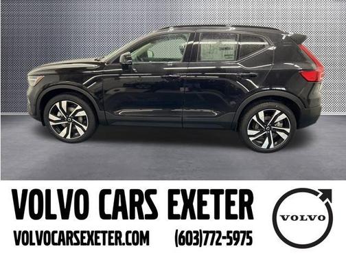 2025 Volvo XC40 B5 Plus Dark Theme