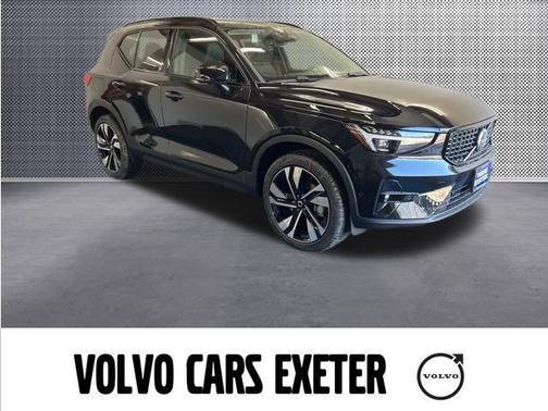 2025 Volvo XC40 B5 Plus Dark Theme