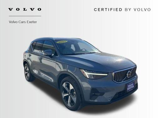 2023 Volvo XC40 B5 Plus Bright Theme