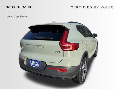 2024 Volvo XC40 B5 Plus Dark Theme