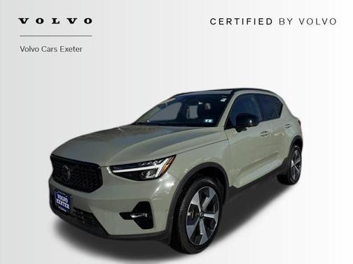 2024 Volvo XC40 B5 Plus Dark Theme