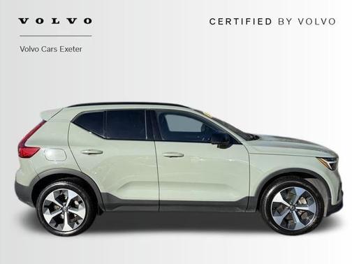 2024 Volvo XC40 B5 Plus Dark Theme