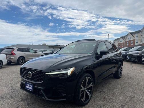 Onyx Black Metallic 2024 Volvo XC60 Recharge Plug-In Hybrid T8 Ultimate Dark Theme