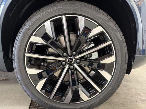 2026 Volvo XC90 B5 Plus 7-Seater