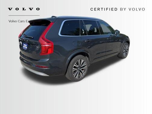 2022 Volvo XC90 T6 Momentum 7 Passenger